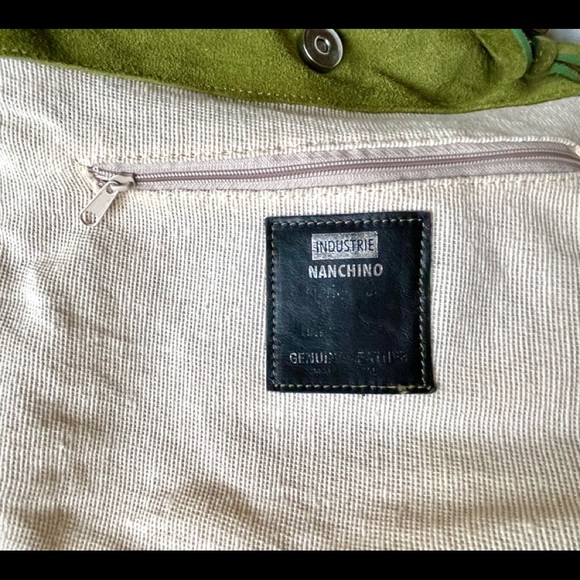 🛍Host Pick!🛍 Suede Rosette Handbag - Picture 2 of 10